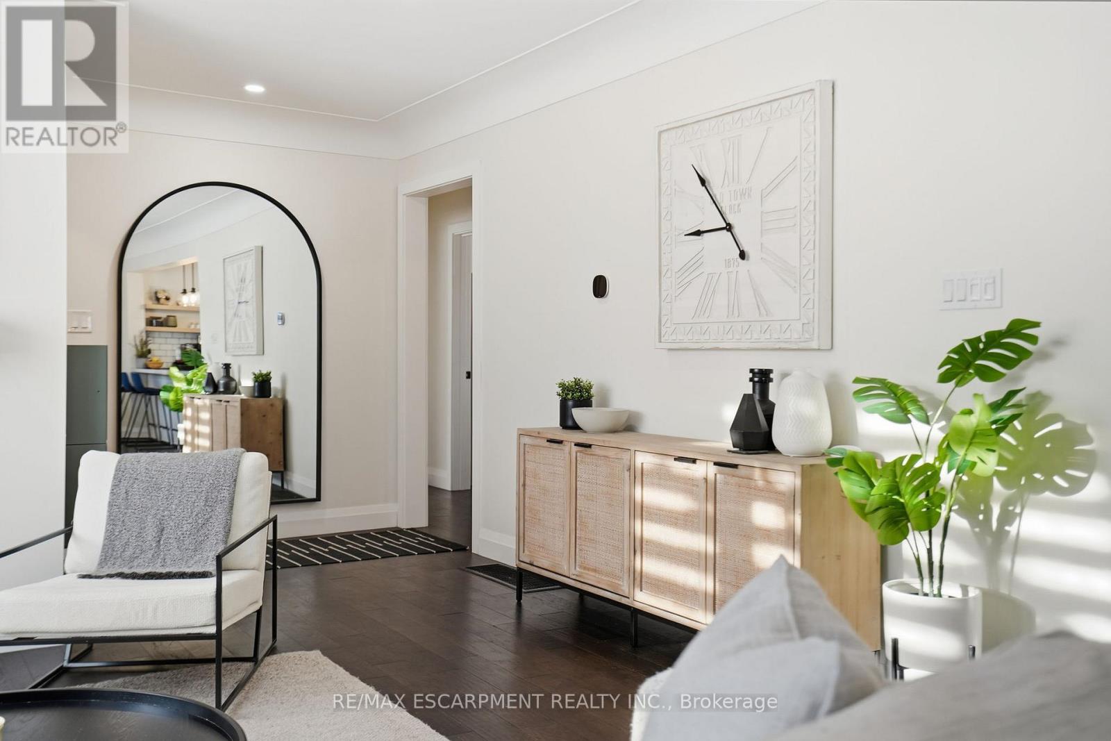 2347 Sharron Street, Burlington, Ontario  L7R 1W8 - Photo 7 - W12772338