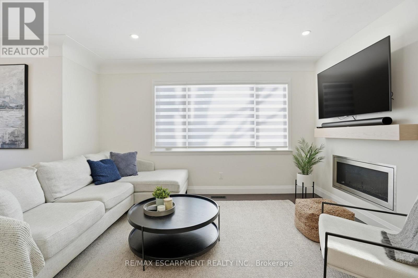 2347 Sharron Street, Burlington, Ontario  L7R 1W8 - Photo 8 - W12772338