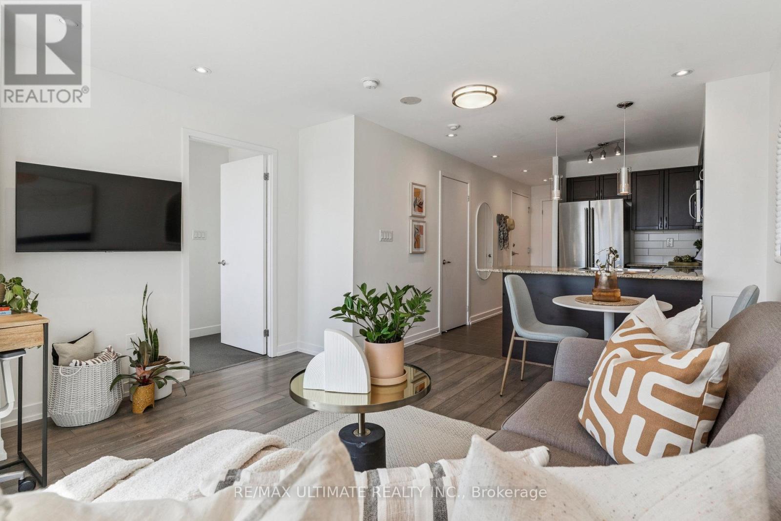 1402 - 816 Lansdowne Avenue, Toronto, Ontario  M6H 4K6 - Photo 11 - W12772344