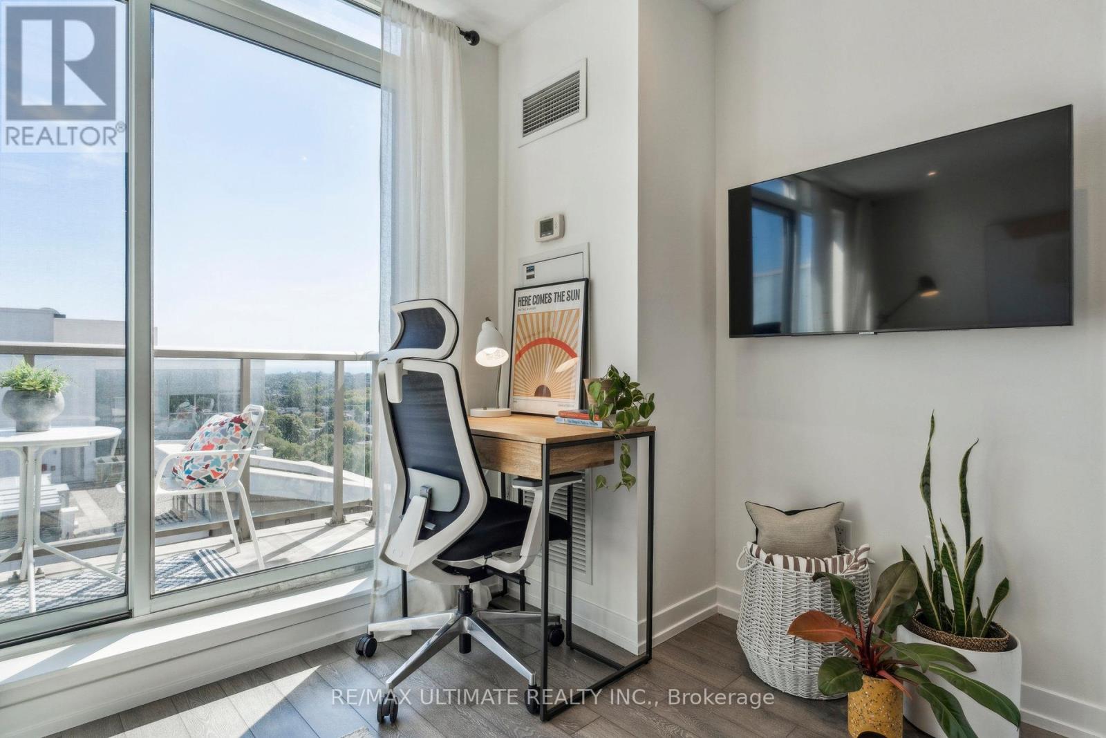 1402 - 816 Lansdowne Avenue, Toronto, Ontario  M6H 4K6 - Photo 13 - W12772344