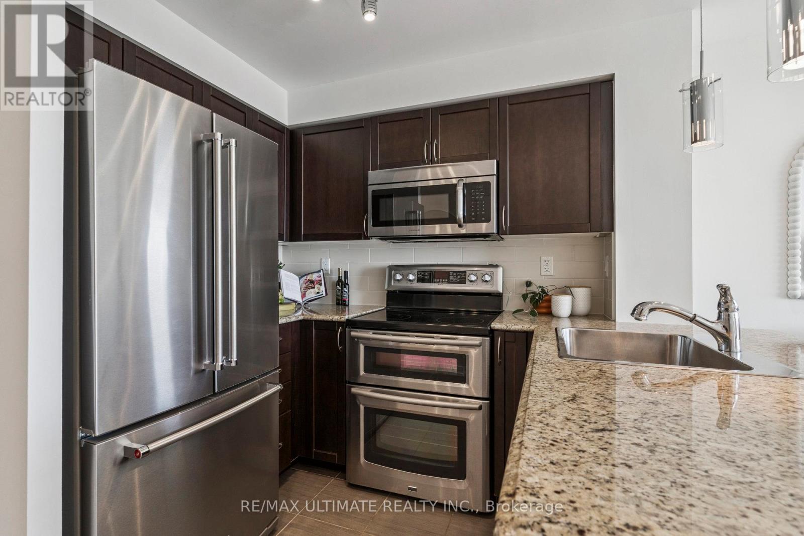 1402 - 816 Lansdowne Avenue, Toronto, Ontario  M6H 4K6 - Photo 16 - W12772344