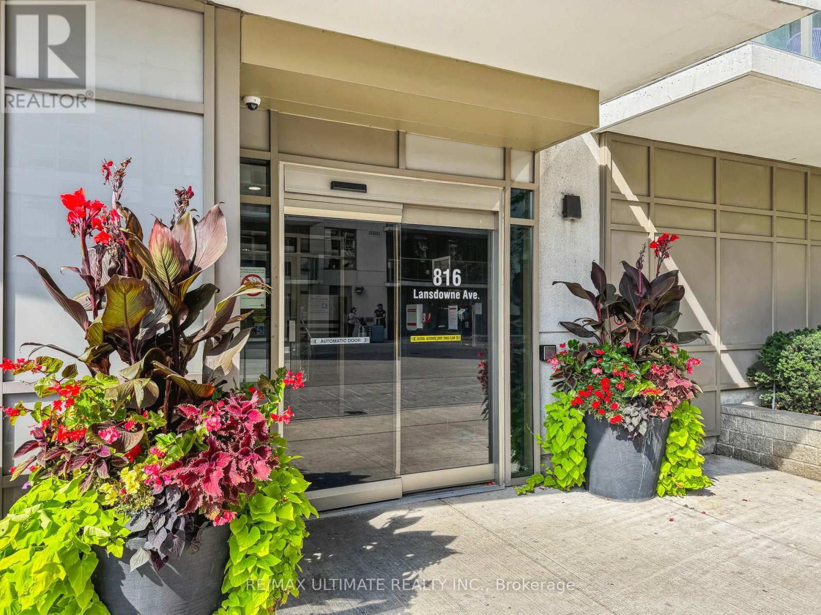 1402 - 816 Lansdowne Avenue, Toronto, Ontario  M6H 4K6 - Photo 2 - W12772344