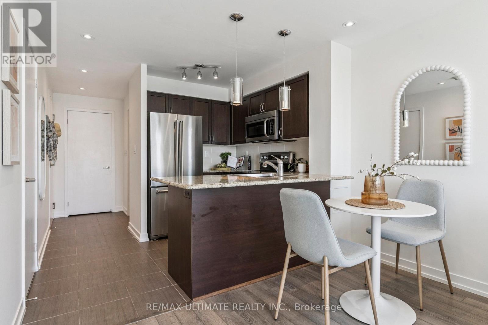 1402 - 816 Lansdowne Avenue, Toronto, Ontario  M6H 4K6 - Photo 12 - W12772358