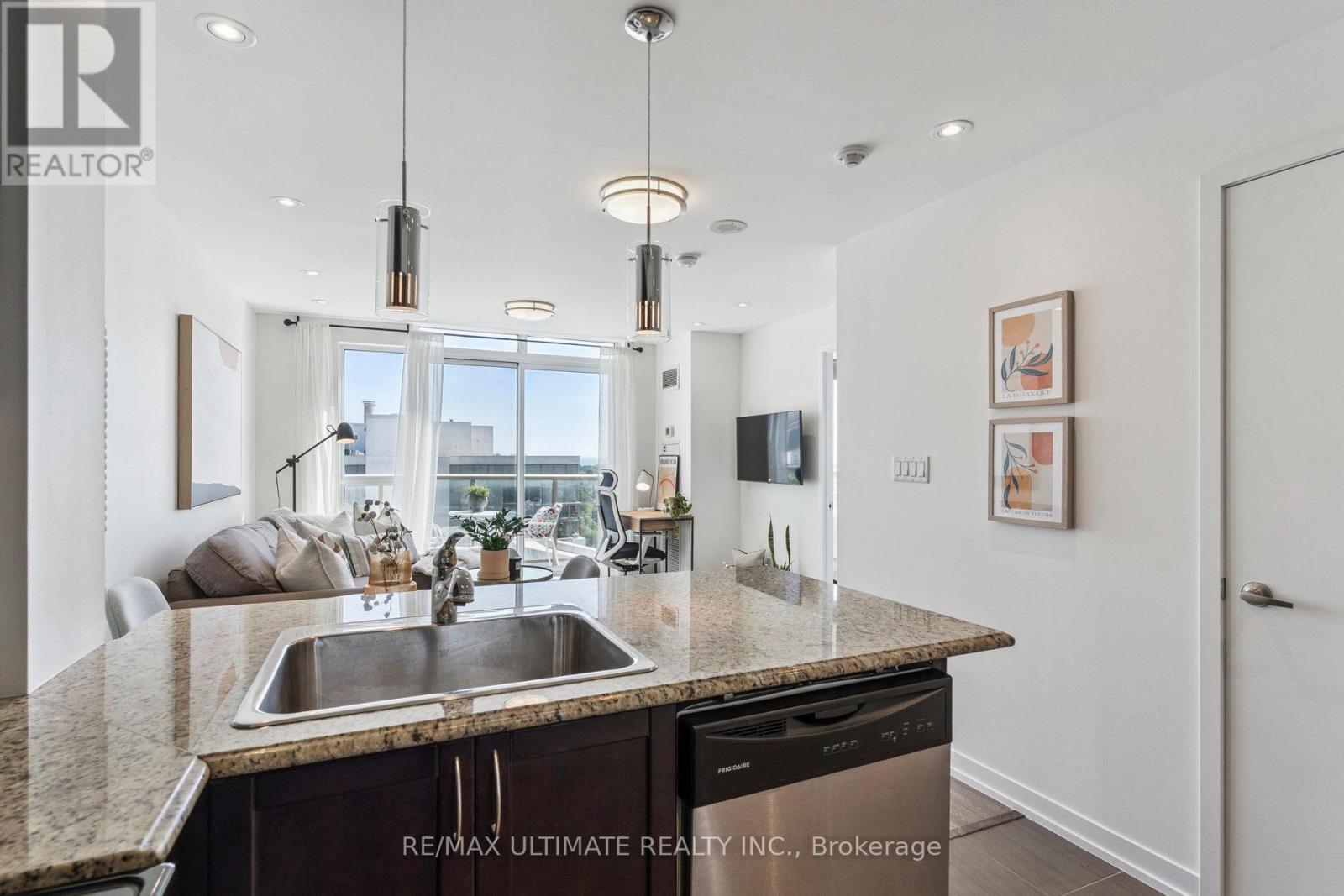 1402 - 816 Lansdowne Avenue, Toronto, Ontario  M6H 4K6 - Photo 18 - W12772358