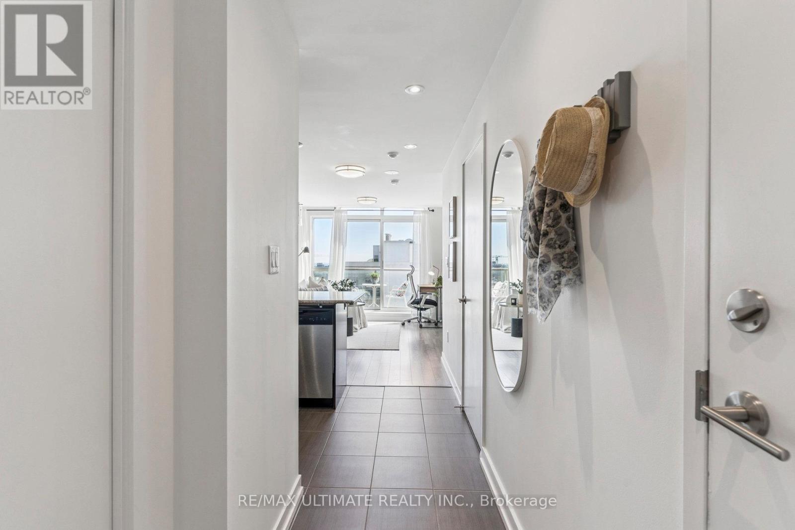 1402 - 816 Lansdowne Avenue, Toronto, Ontario  M6H 4K6 - Photo 4 - W12772358