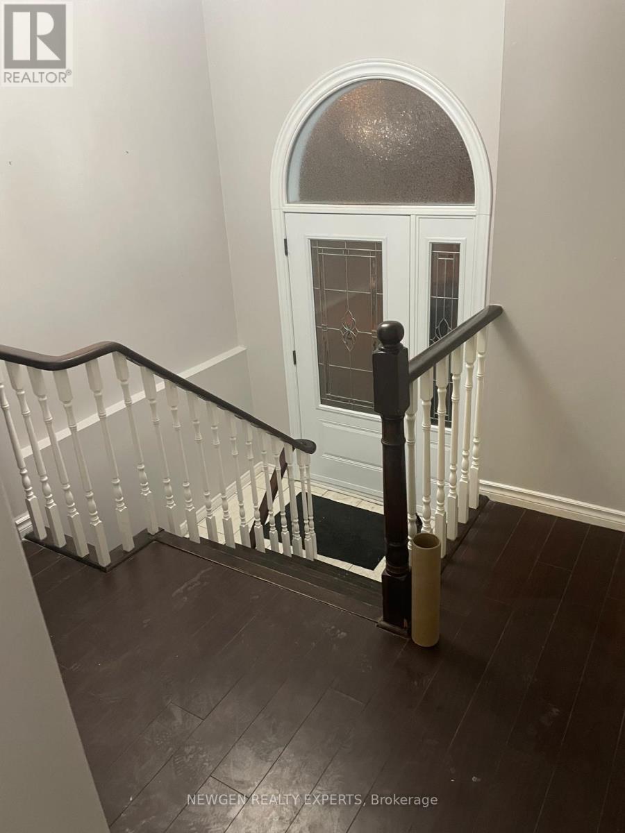 28 Royal Salisbury Way, Brampton (Madoc), Ontario  L6V 3J6 - Photo 2 - W12772374