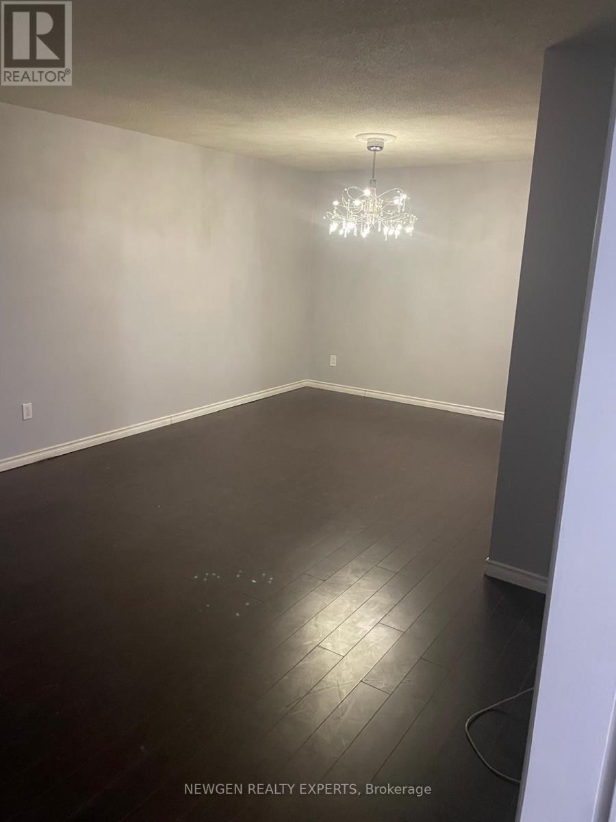 28 Royal Salisbury Way, Brampton (Madoc), Ontario  L6V 3J6 - Photo 3 - W12772374