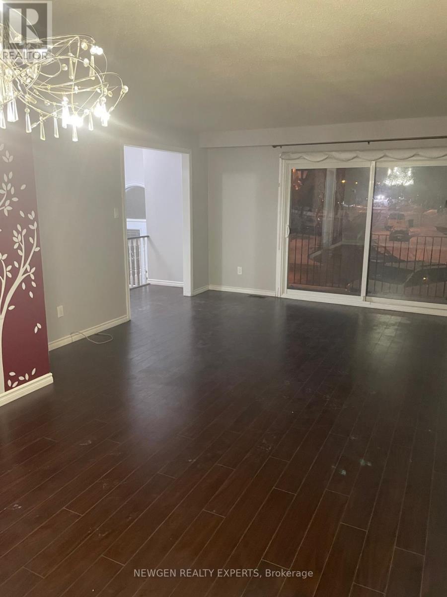 28 Royal Salisbury Way, Brampton (Madoc), Ontario  L6V 3J6 - Photo 5 - W12772374