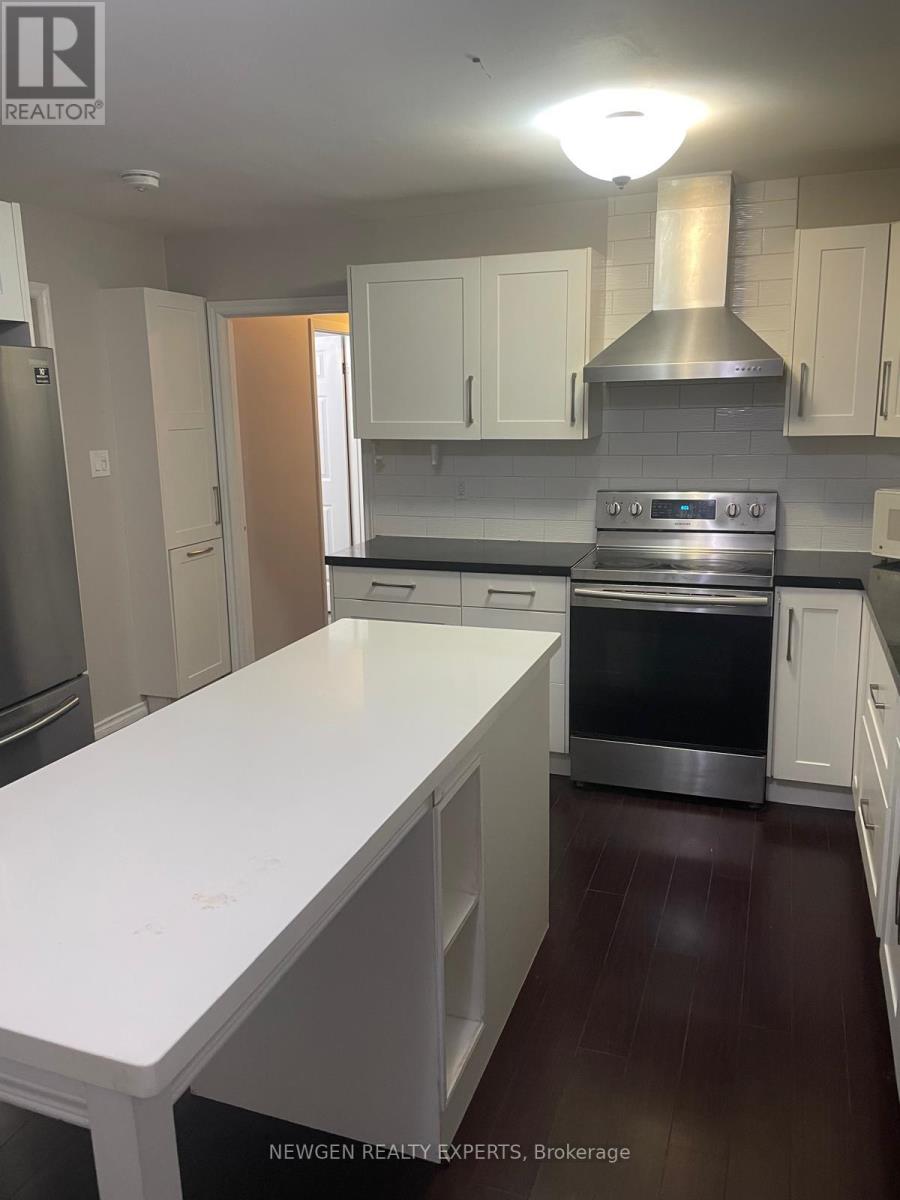 28 Royal Salisbury Way, Brampton (Madoc), Ontario  L6V 3J6 - Photo 9 - W12772374