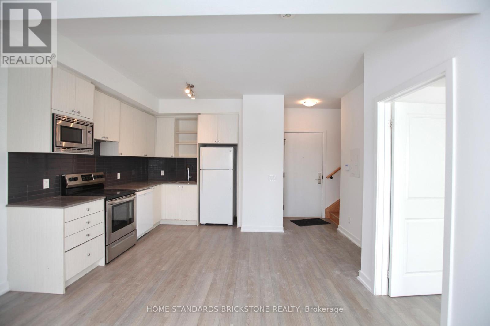 207 - 155 Downsview Park Boulevard, Toronto, Ontario  M3K 0E3 - Photo 6 - W12772376