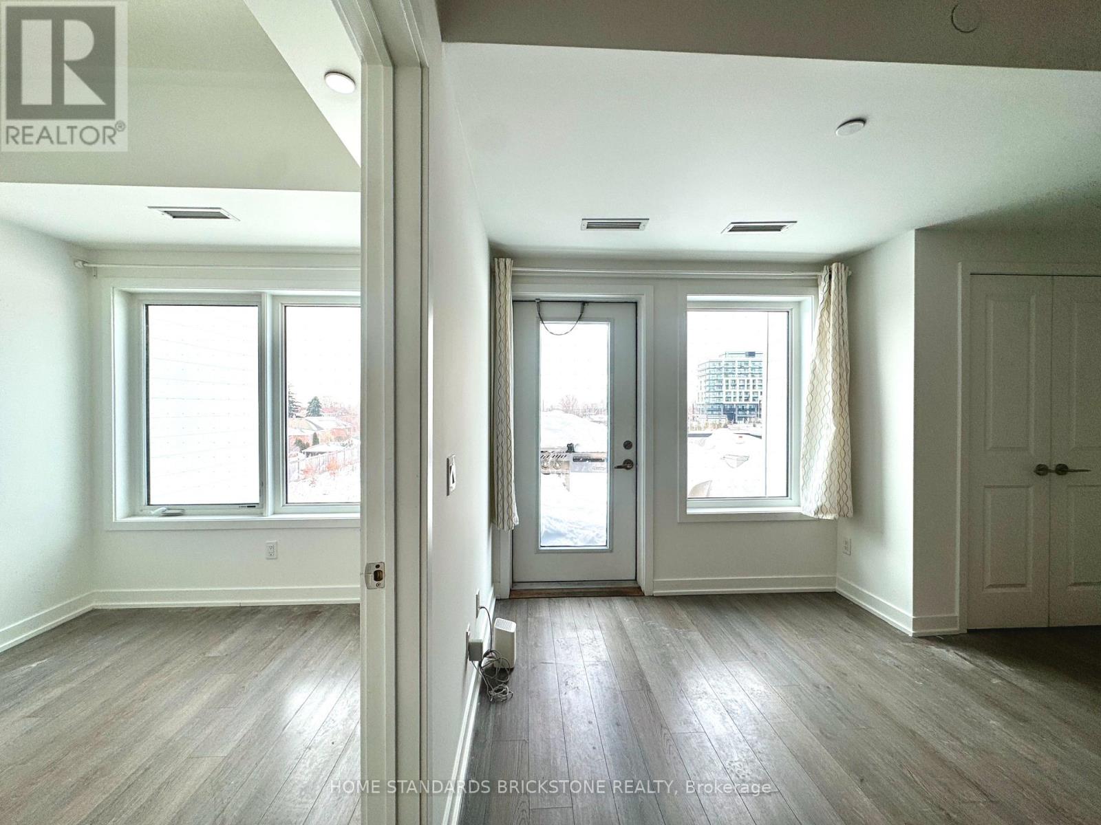 207 - 155 Downsview Park Boulevard, Toronto, Ontario  M3K 0E3 - Photo 8 - W12772376