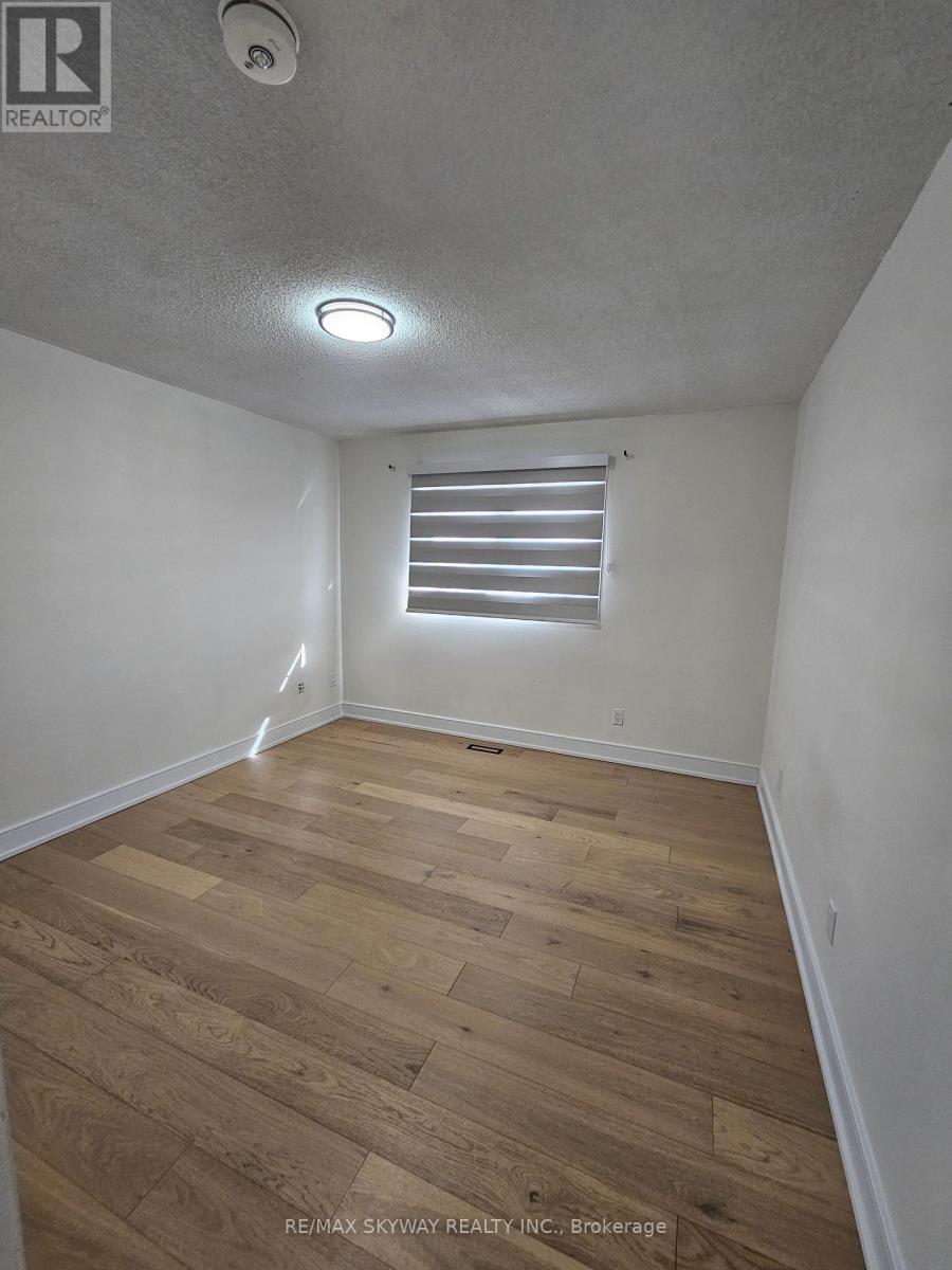 546 Turnbridge Road, Mississauga, Ontario  L5B 3L6 - Photo 10 - W12772406