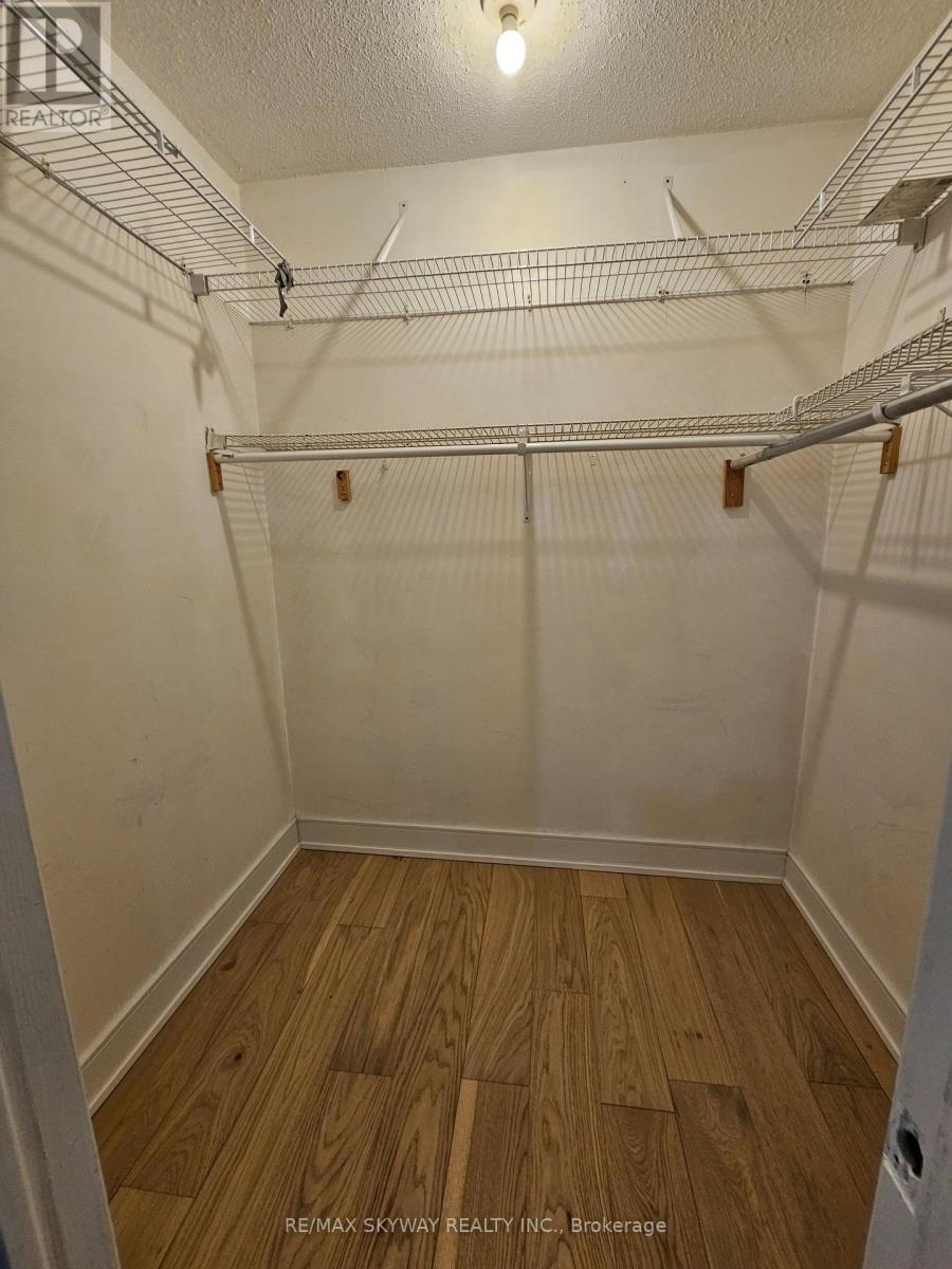 546 Turnbridge Road, Mississauga, Ontario  L5B 3L6 - Photo 11 - W12772406