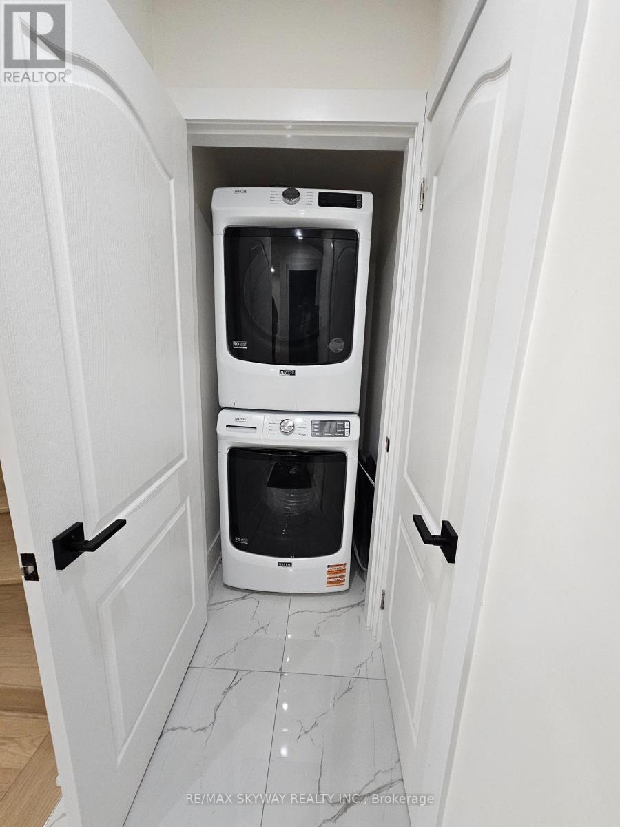 546 Turnbridge Road, Mississauga, Ontario  L5B 3L6 - Photo 15 - W12772406