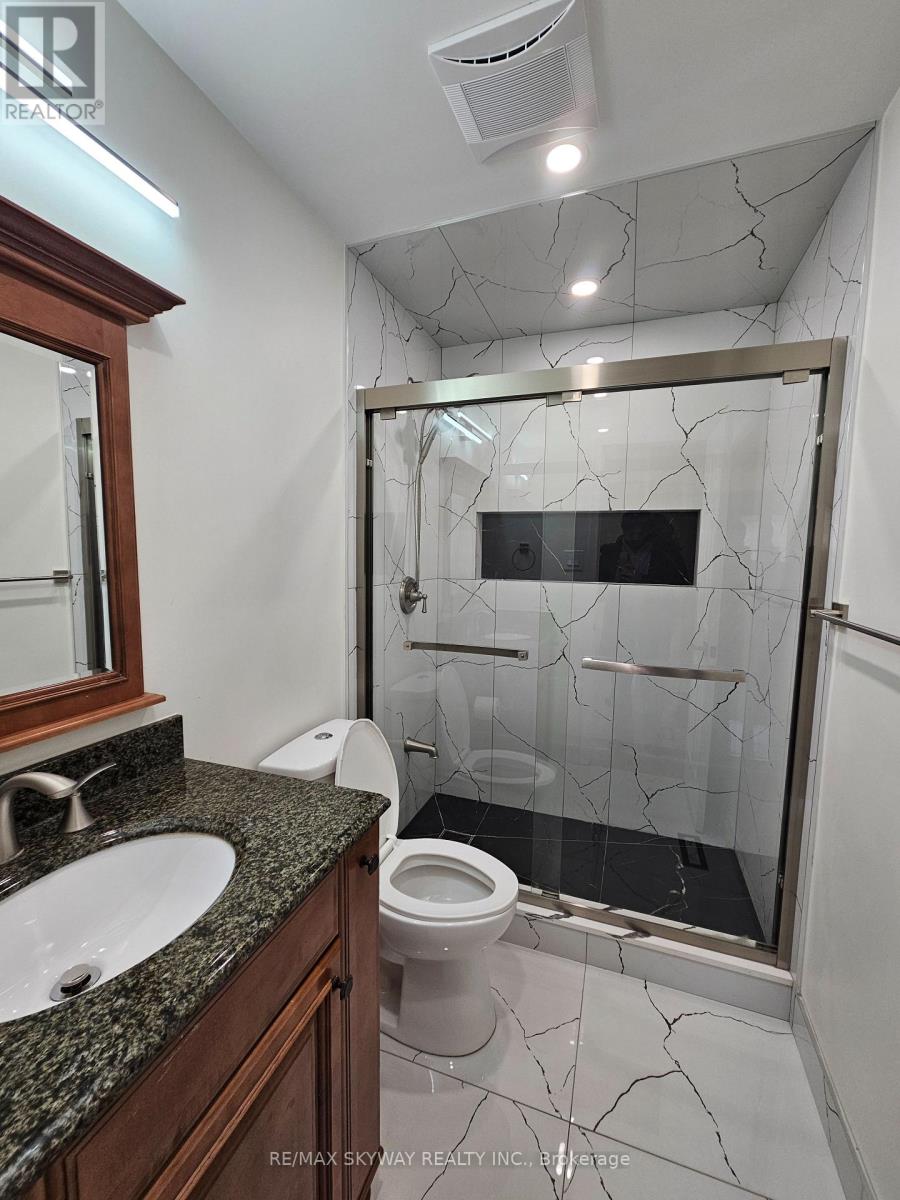 546 Turnbridge Road, Mississauga, Ontario  L5B 3L6 - Photo 8 - W12772406