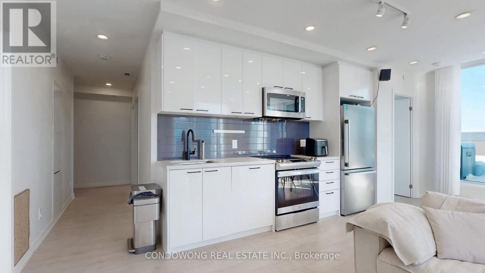 1101 - 1808 St Clair Avenue W, Toronto, Ontario  M6N 0C1 - Photo 12 - W12772448