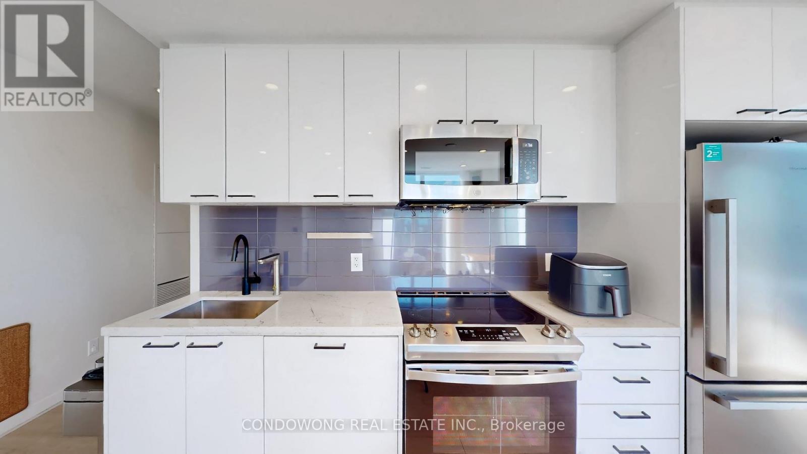 1101 - 1808 St Clair Avenue W, Toronto, Ontario  M6N 0C1 - Photo 13 - W12772448