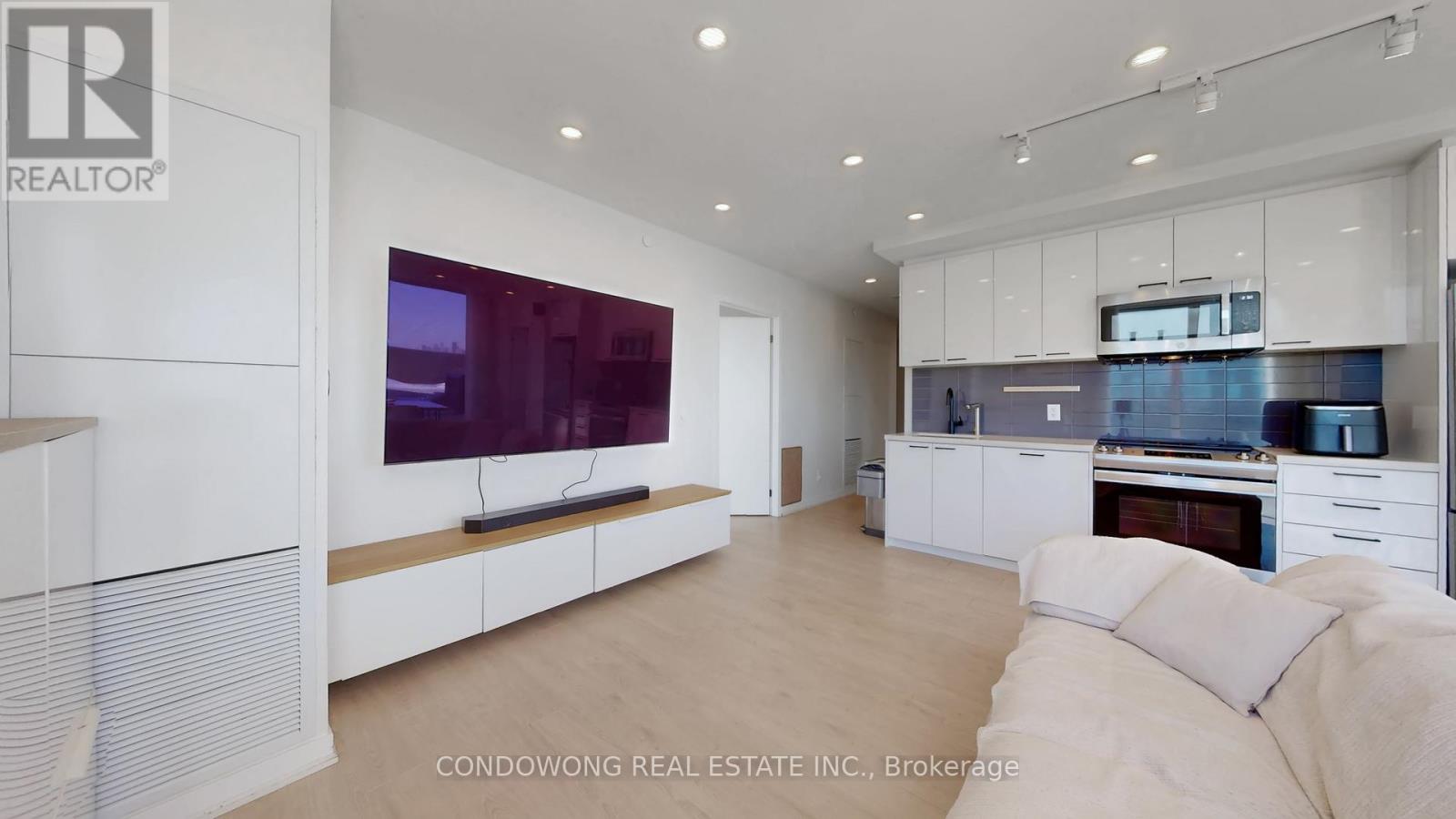 1101 - 1808 St Clair Avenue W, Toronto, Ontario  M6N 0C1 - Photo 6 - W12772448