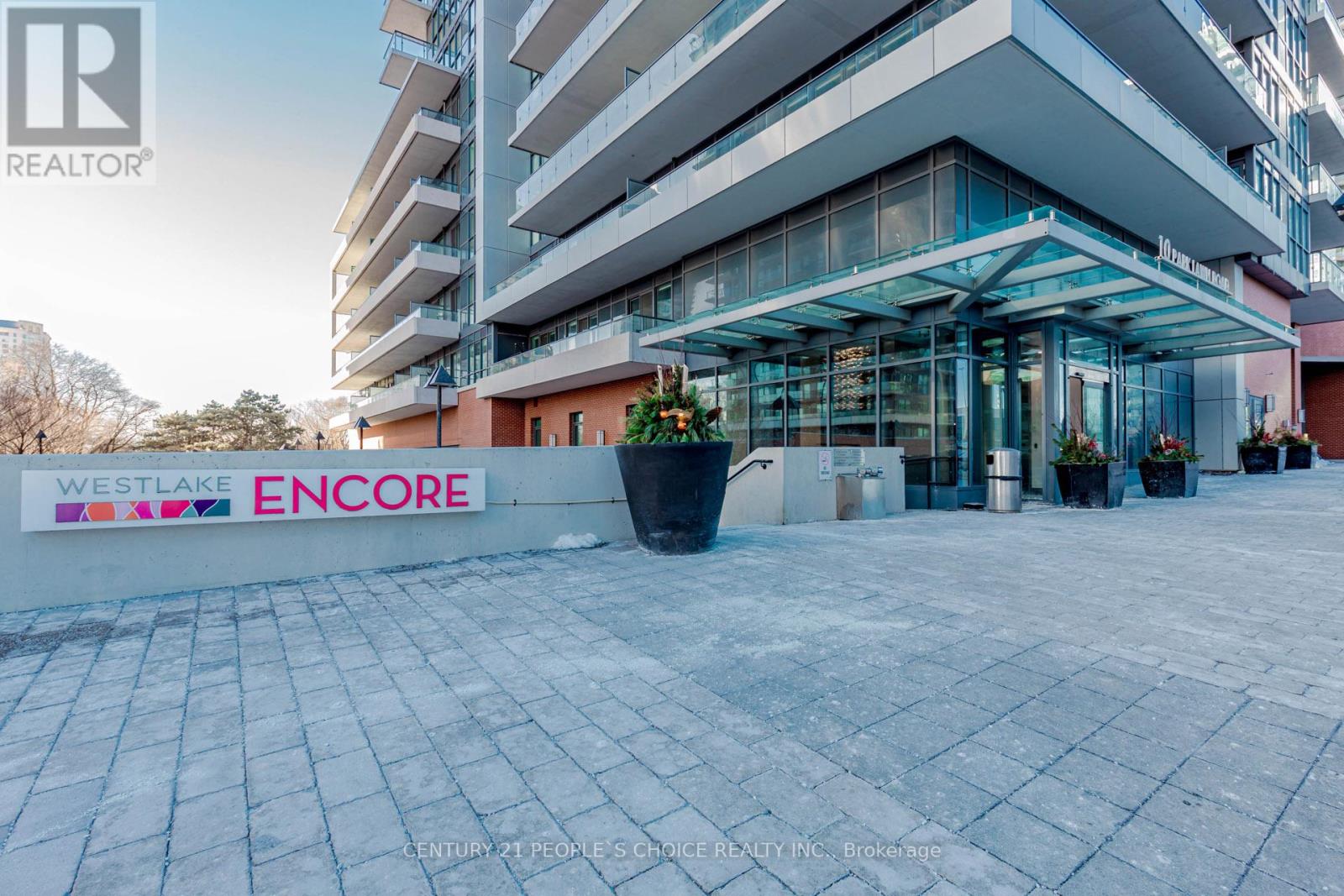 722 - 10 Park Lawn Road E, Toronto, Ontario  M8V 0H9 - Photo 2 - W12772506