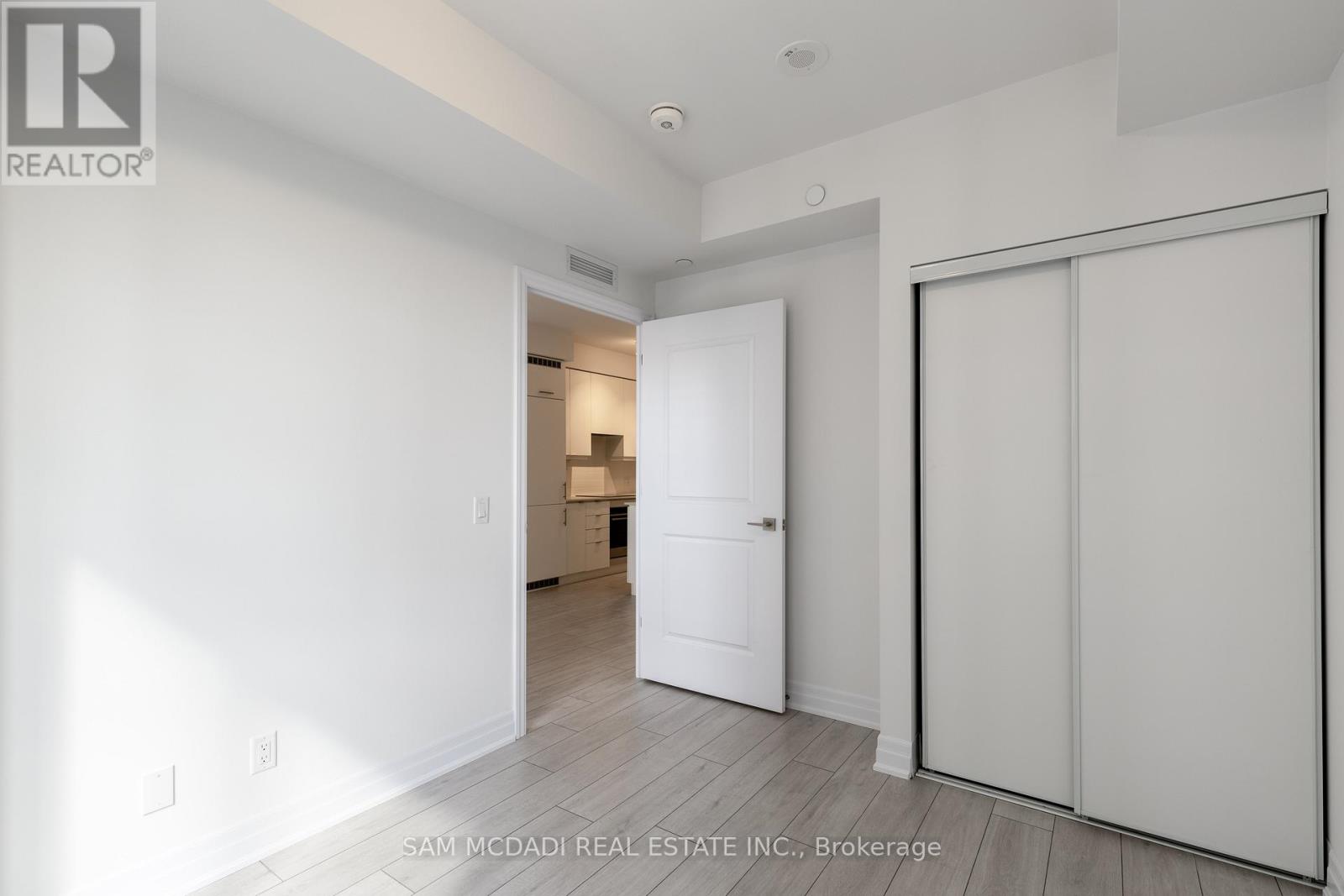 1409 - 30 Elm Drive W, Mississauga, Ontario  L5B 0N6 - Photo 7 - W12772534