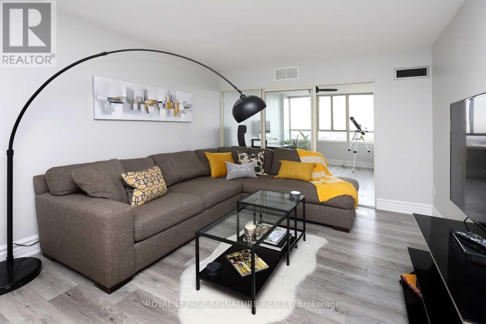 1101 - 100 County Court Boulevard, Brampton, Ontario  L6W 3X1 - Photo 12 - W12772540