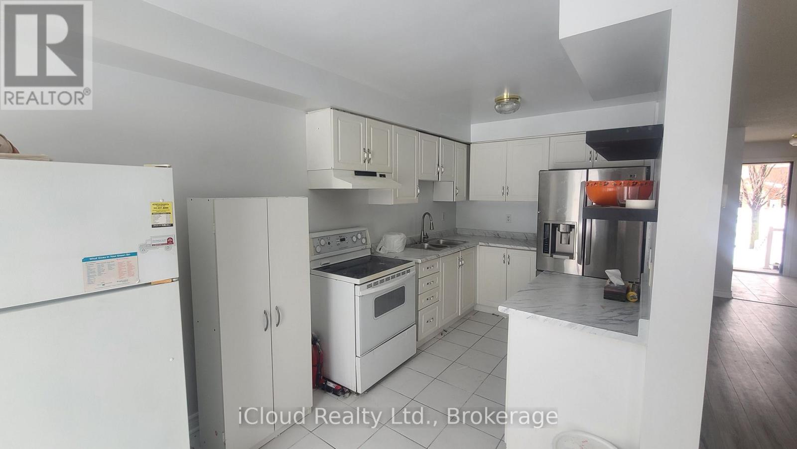 150 Twin Pines Crescent, Brampton, Ontario  L7A 1N2 - Photo 6 - W12772548