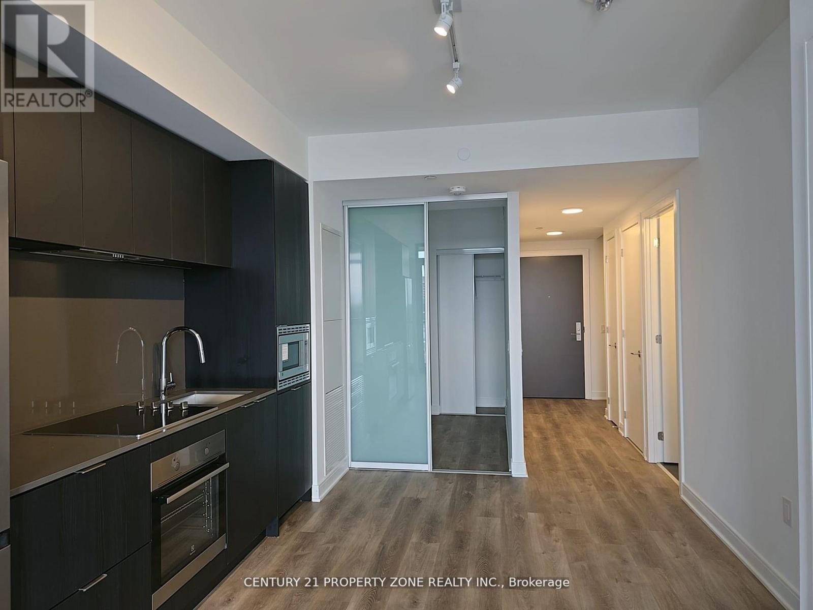 1120 - 86 Dundas Street E, Mississauga, Ontario  L5A 1W4 - Photo 5 - W12772560