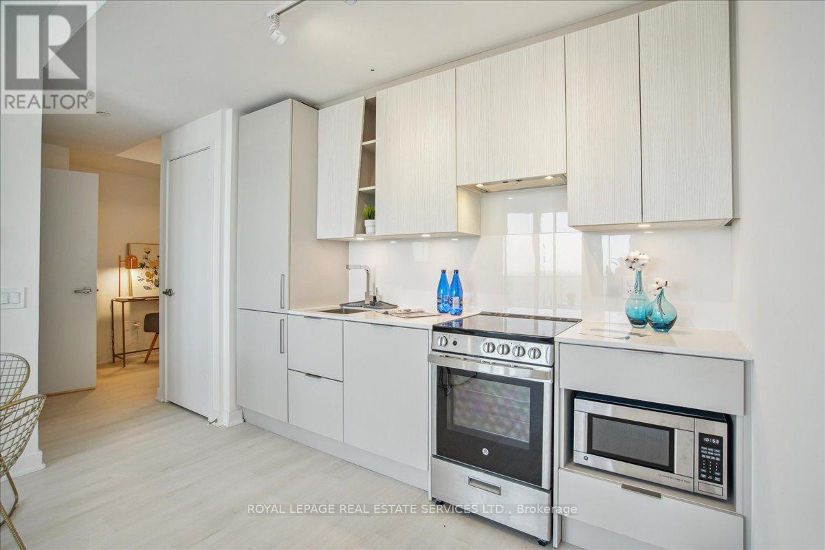 4301 - 3900 Confederation Parkway, Mississauga, Ontario  L5B 0M3 - Photo 14 - W12772568