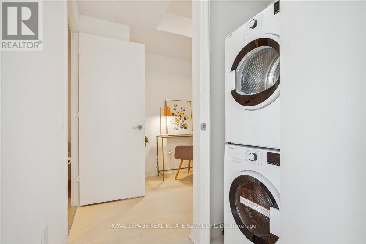 4301 - 3900 Confederation Parkway, Mississauga, Ontario  L5B 0M3 - Photo 36 - W12772568