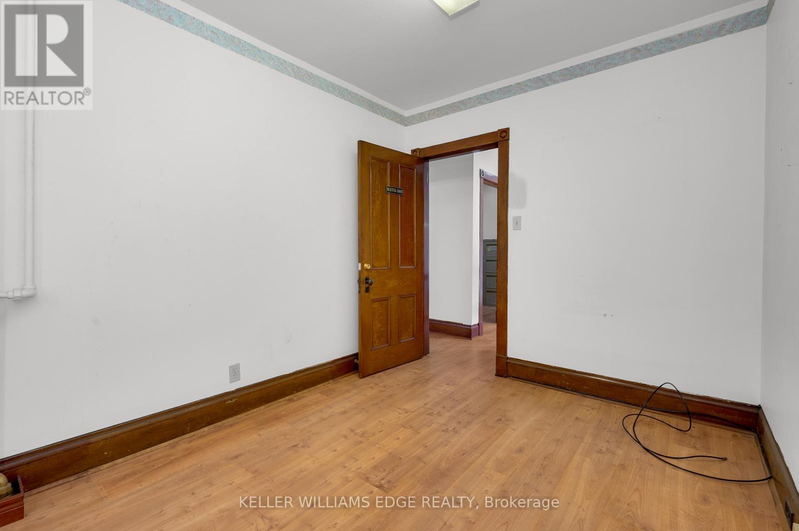 Room 3 - 760 King Street E, Hamilton, Ontario  L8M 1A6 - Photo 12 - X12772426