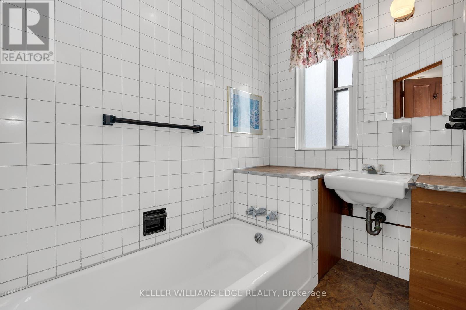 Room 3 - 760 King Street E, Hamilton, Ontario  L8M 1A6 - Photo 7 - X12772426