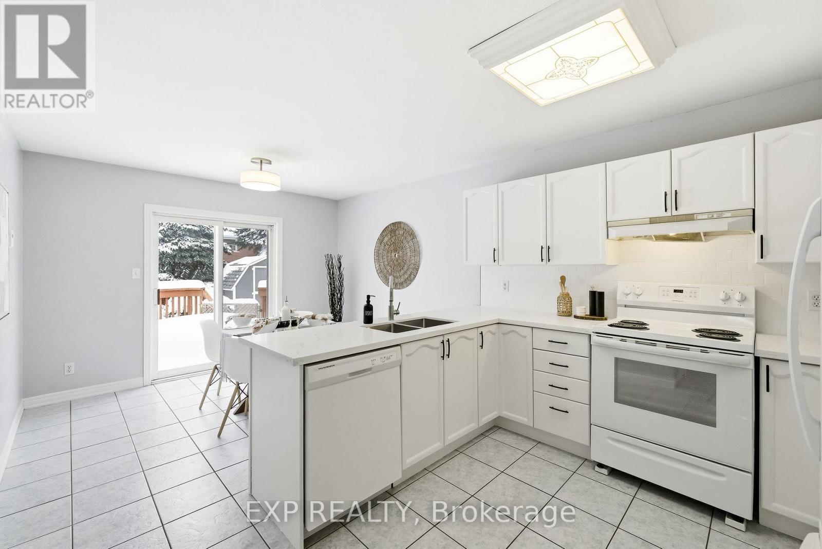 10 Mcgibbon Boulevard, Kawartha Lakes, Ontario  K9V 6G3 - Photo 13 - X12772434