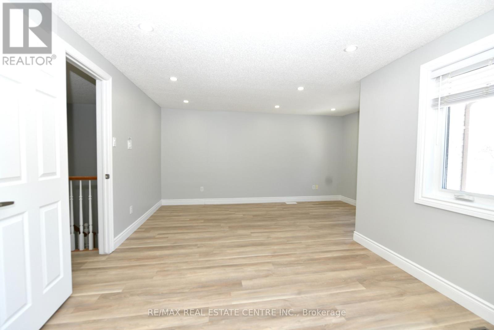 3 - 230 Blackhorne Drive, Kitchener, Ontario  N2E 1Z4 - Photo 10 - X12772492