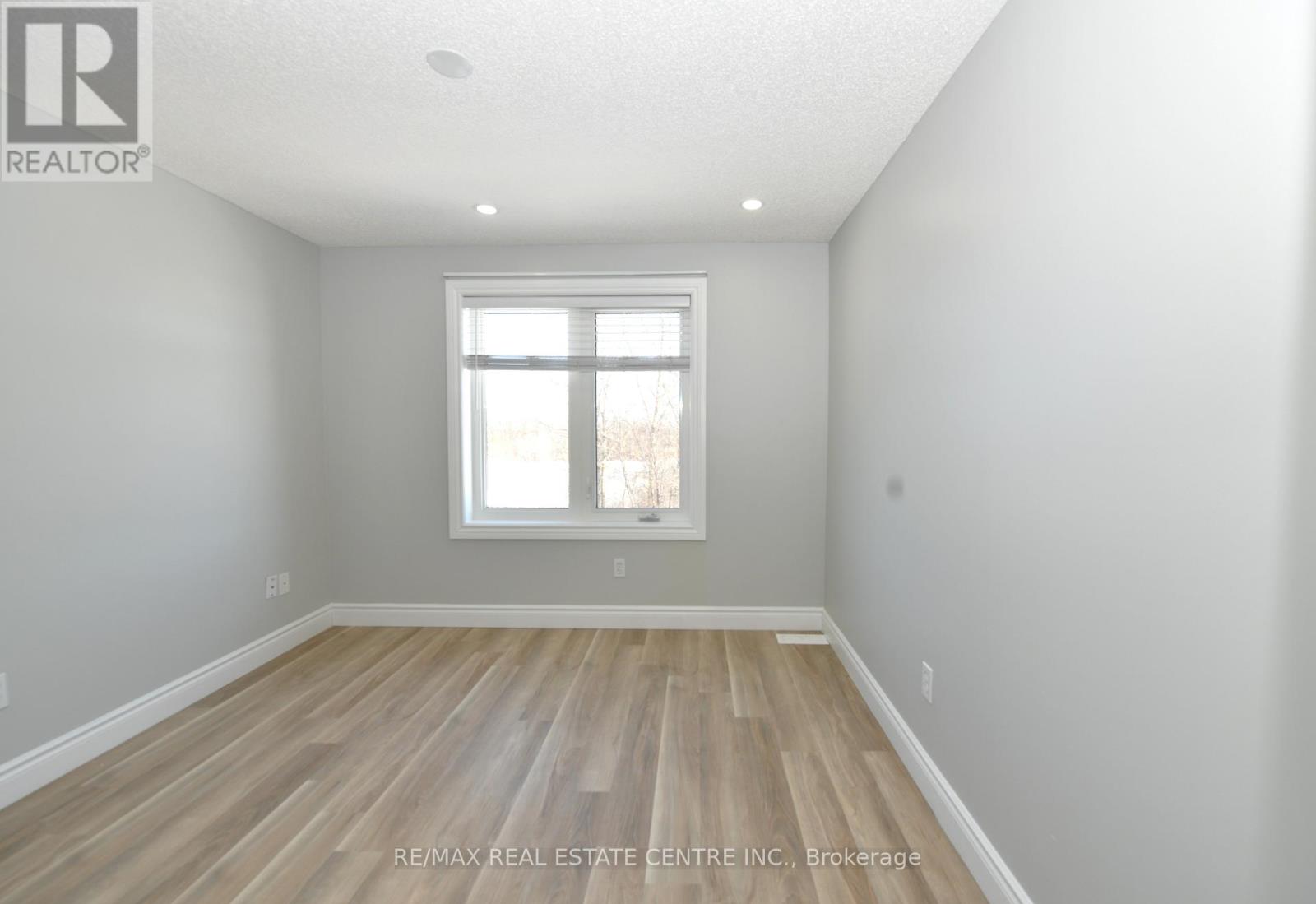 3 - 230 Blackhorne Drive, Kitchener, Ontario  N2E 1Z4 - Photo 14 - X12772492