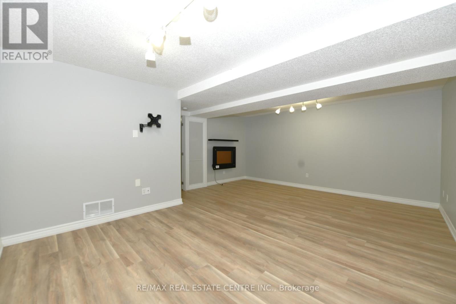 3 - 230 Blackhorne Drive, Kitchener, Ontario  N2E 1Z4 - Photo 18 - X12772492