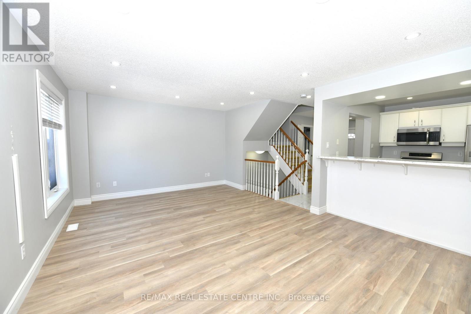 3 - 230 Blackhorne Drive, Kitchener, Ontario  N2E 1Z4 - Photo 4 - X12772492