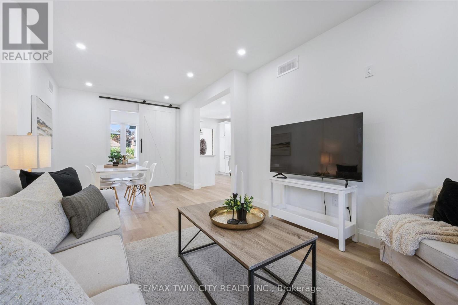 66 Trinity Street, Stratford, Ontario  N5A 4P4 - Photo 7 - X12772520