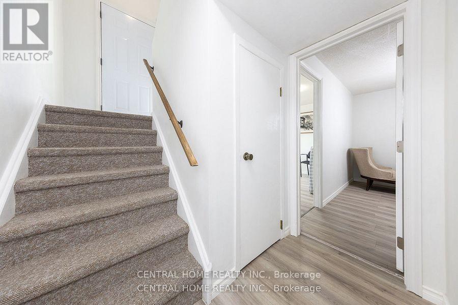 92 Pinemeadow Crescent, Waterloo, Ontario  N2T 1A7 - Photo 11 - X12772552