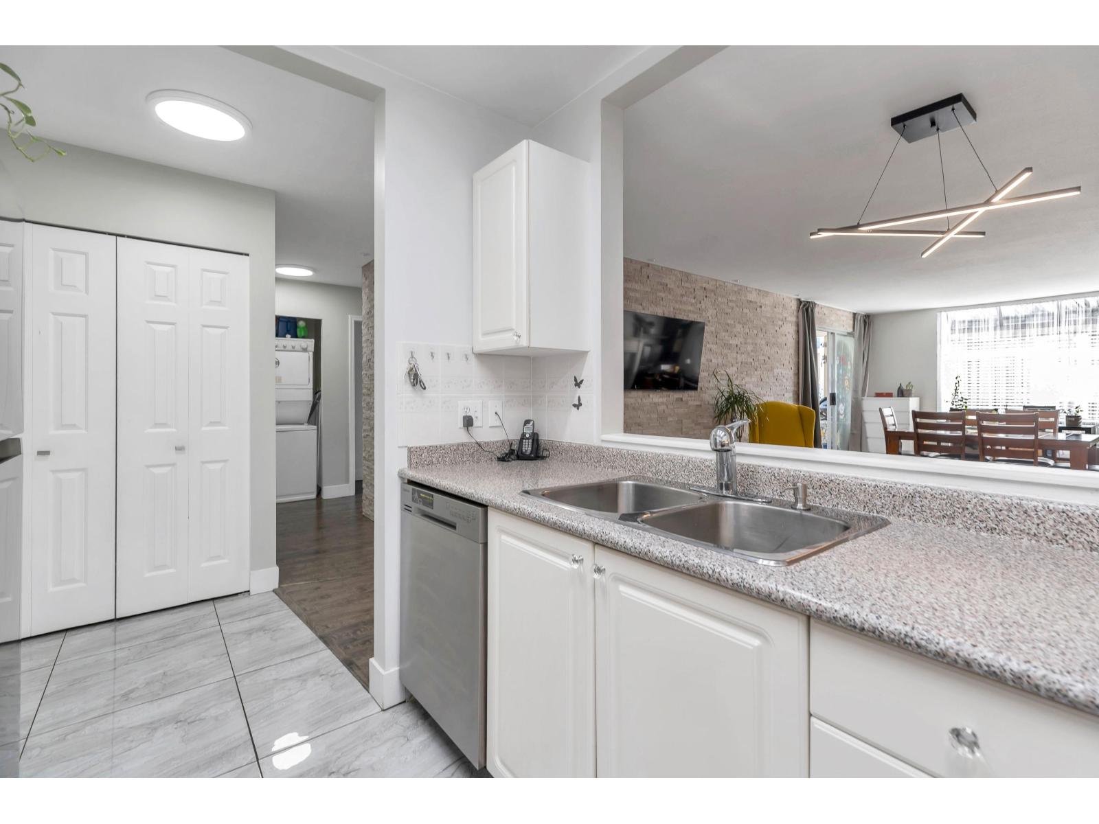 312 9763 140 Street, Surrey, British Columbia  V3T 4M4 - Photo 4 - R3086326