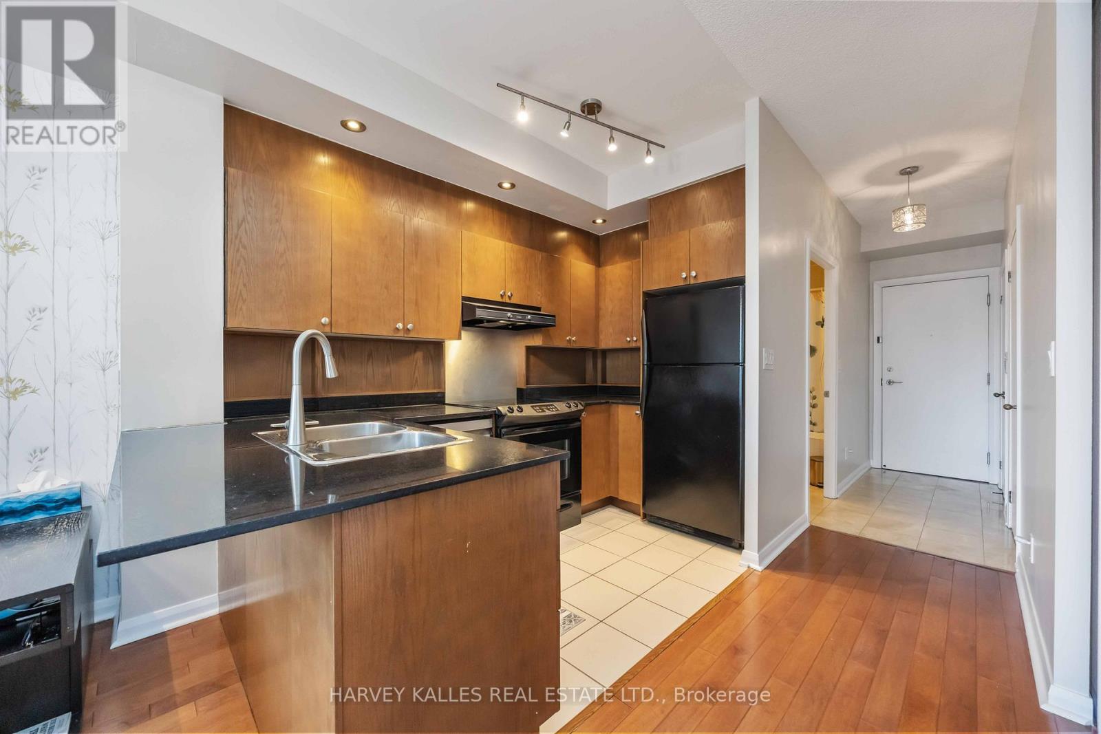 601 - 18 Beverley Street, Toronto, Ontario  M5T 3L2 - Photo 11 - C12759562