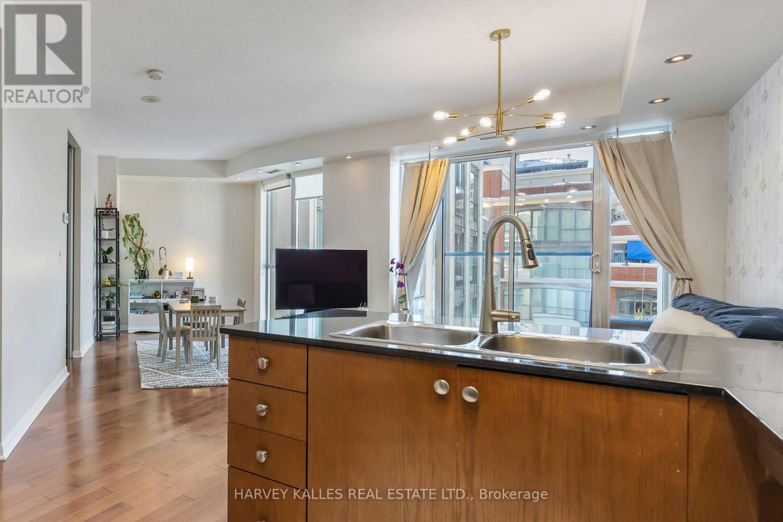 601 - 18 Beverley Street, Toronto, Ontario  M5T 3L2 - Photo 13 - C12759562