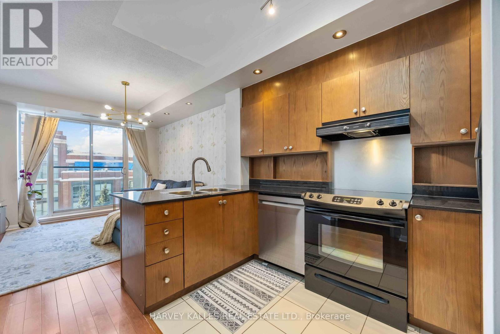 601 - 18 Beverley Street, Toronto, Ontario  M5T 3L2 - Photo 12 - C12759562