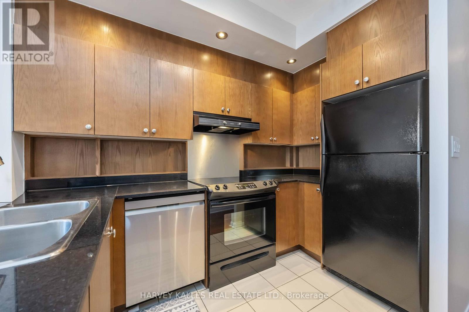 601 - 18 Beverley Street, Toronto, Ontario  M5T 3L2 - Photo 18 - C12759562