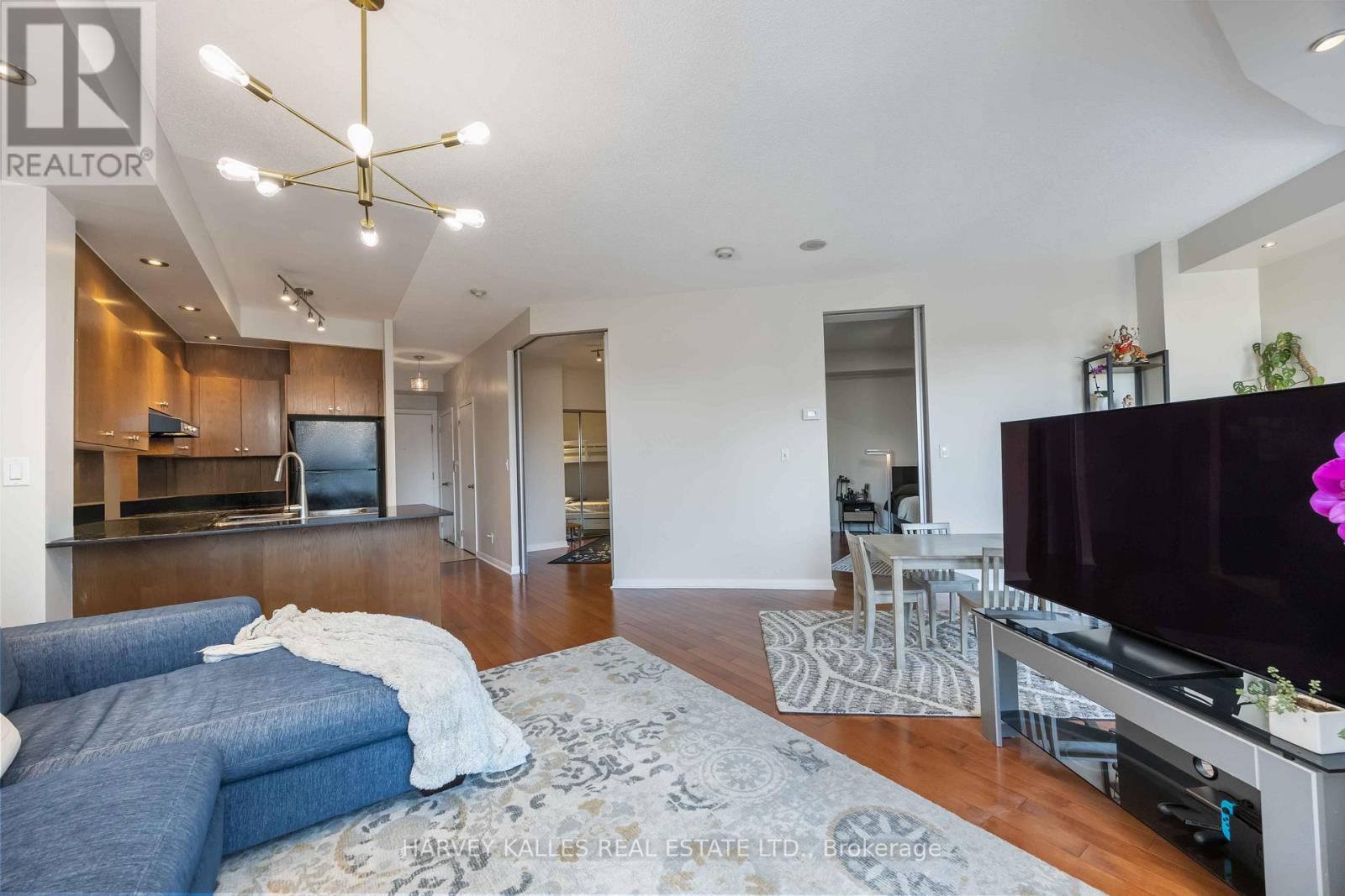 601 - 18 Beverley Street, Toronto, Ontario  M5T 3L2 - Photo 16 - C12759562