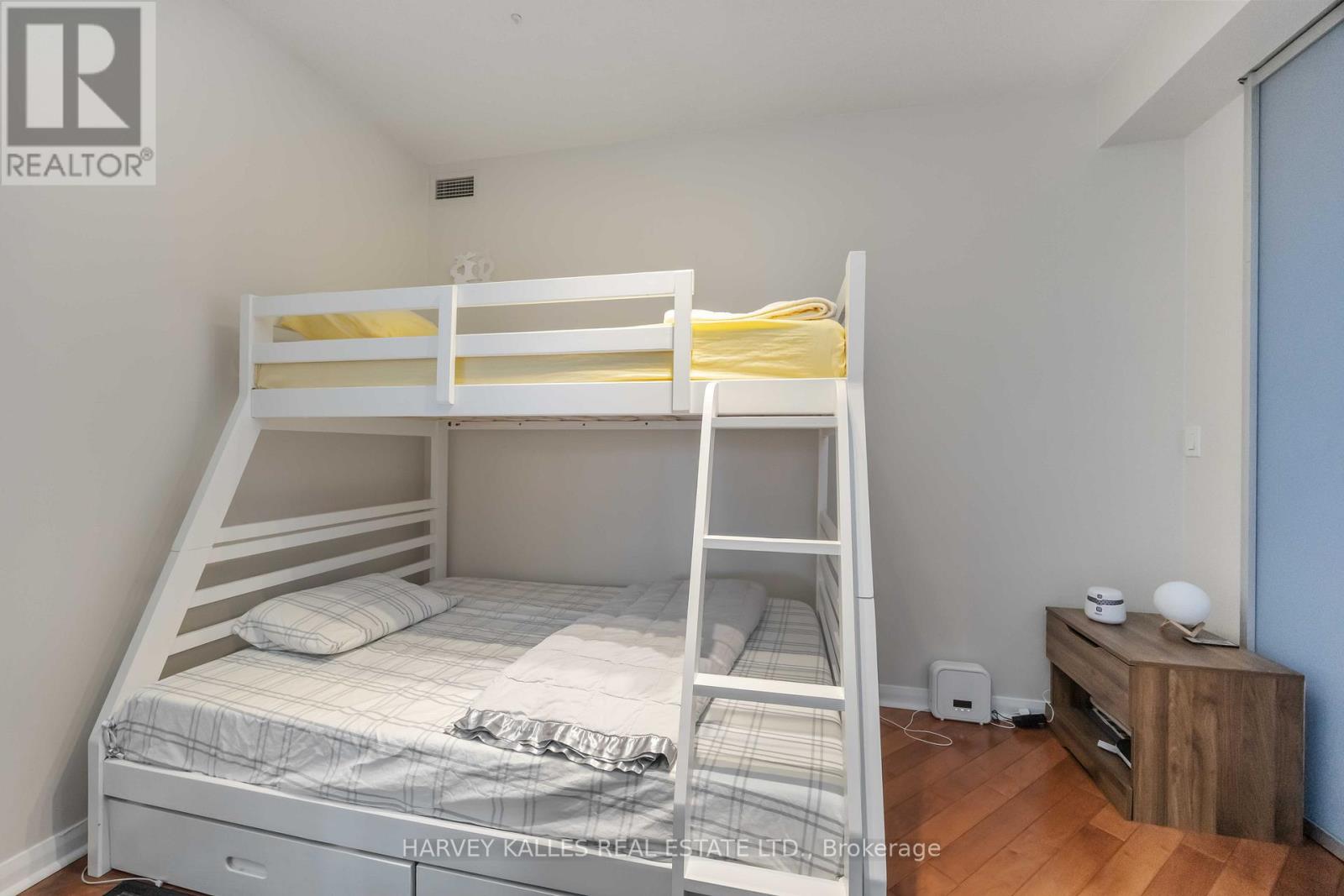601 - 18 Beverley Street, Toronto, Ontario  M5T 3L2 - Photo 27 - C12759562