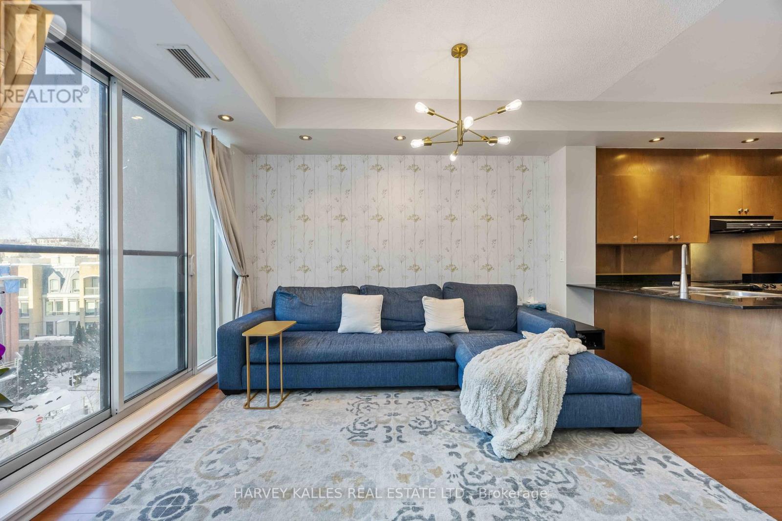 601 - 18 Beverley Street, Toronto, Ontario  M5T 3L2 - Photo 8 - C12759562