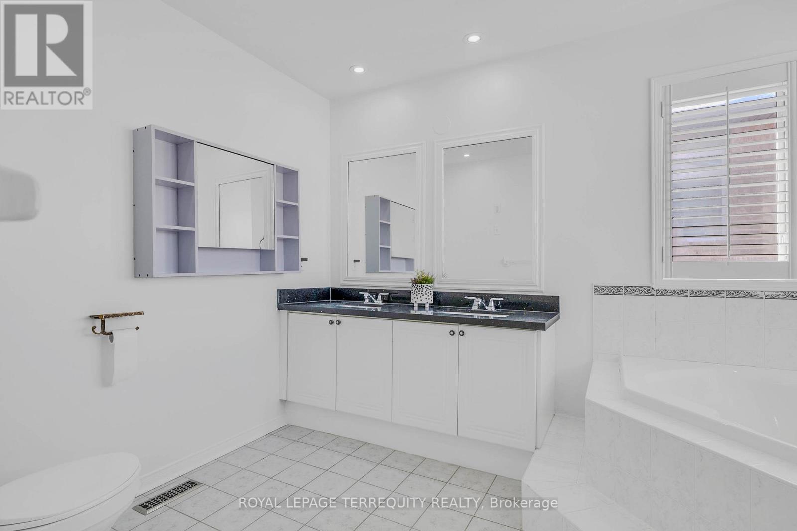 8 Shallimar Court, Brampton, Ontario  L6X 4N2 - Photo 20 - W12758728