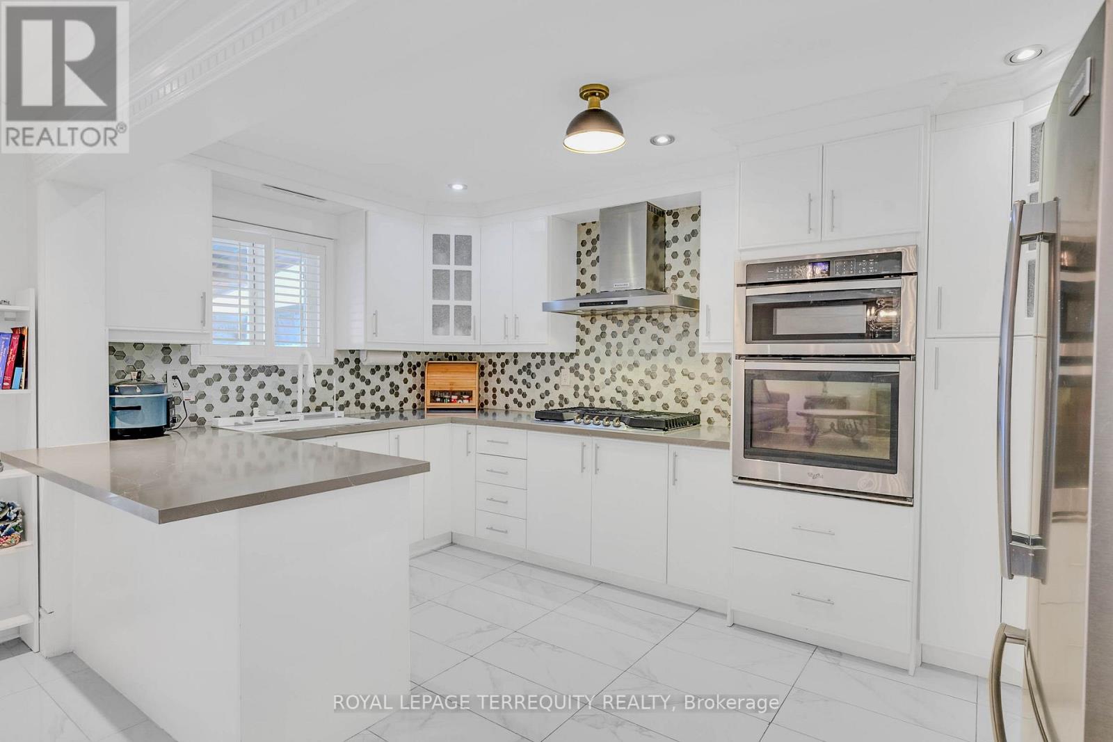 8 Shallimar Court, Brampton, Ontario  L6X 4N2 - Photo 14 - W12758728