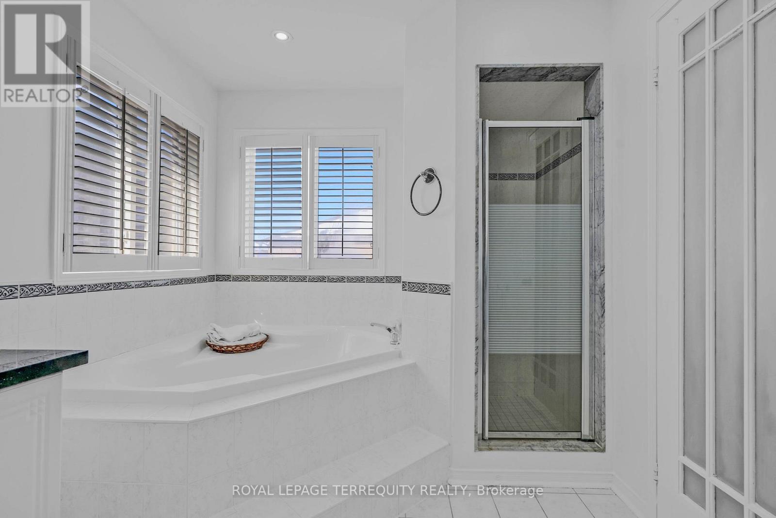 8 Shallimar Court, Brampton, Ontario  L6X 4N2 - Photo 21 - W12758728