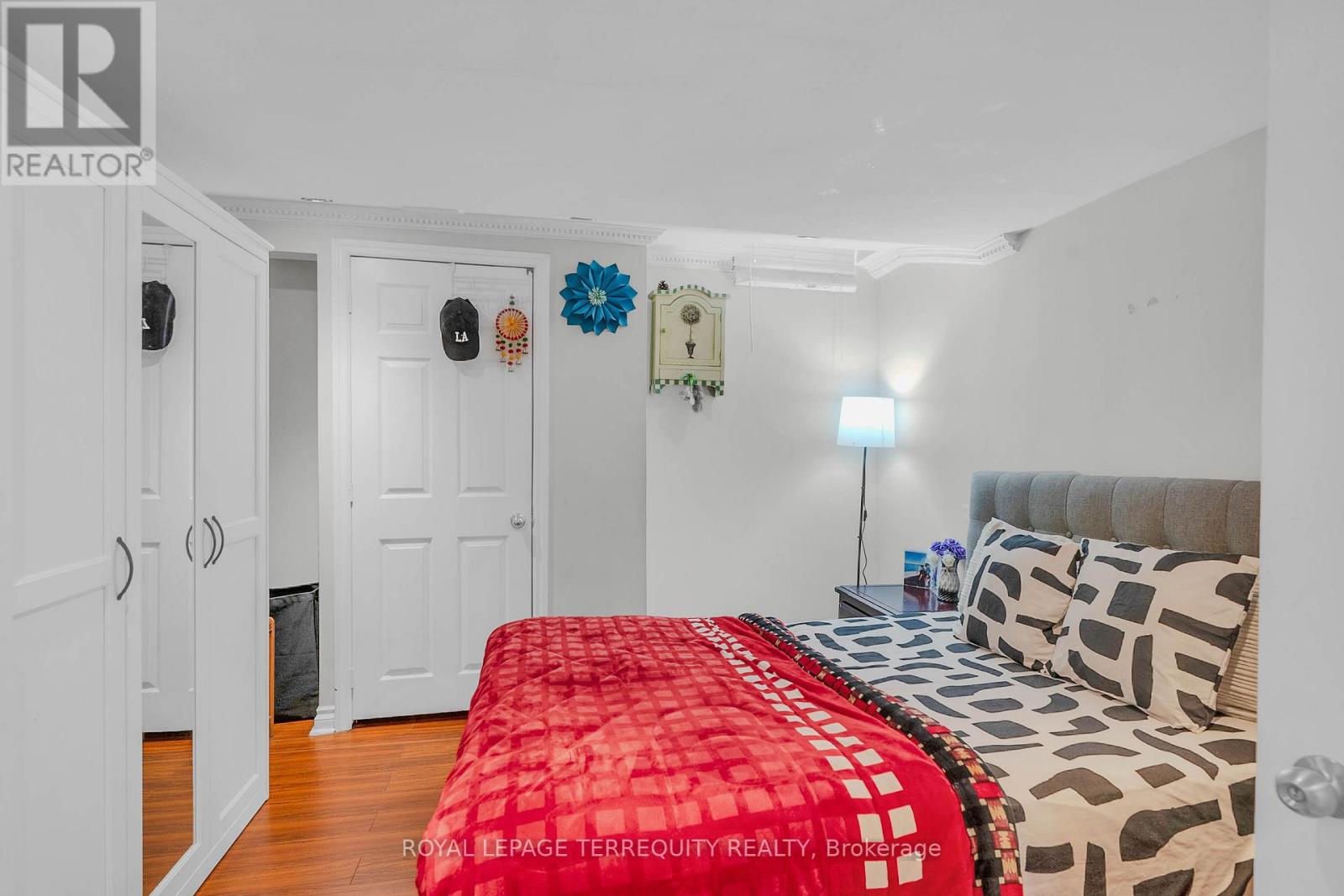 8 Shallimar Court, Brampton, Ontario  L6X 4N2 - Photo 37 - W12758728